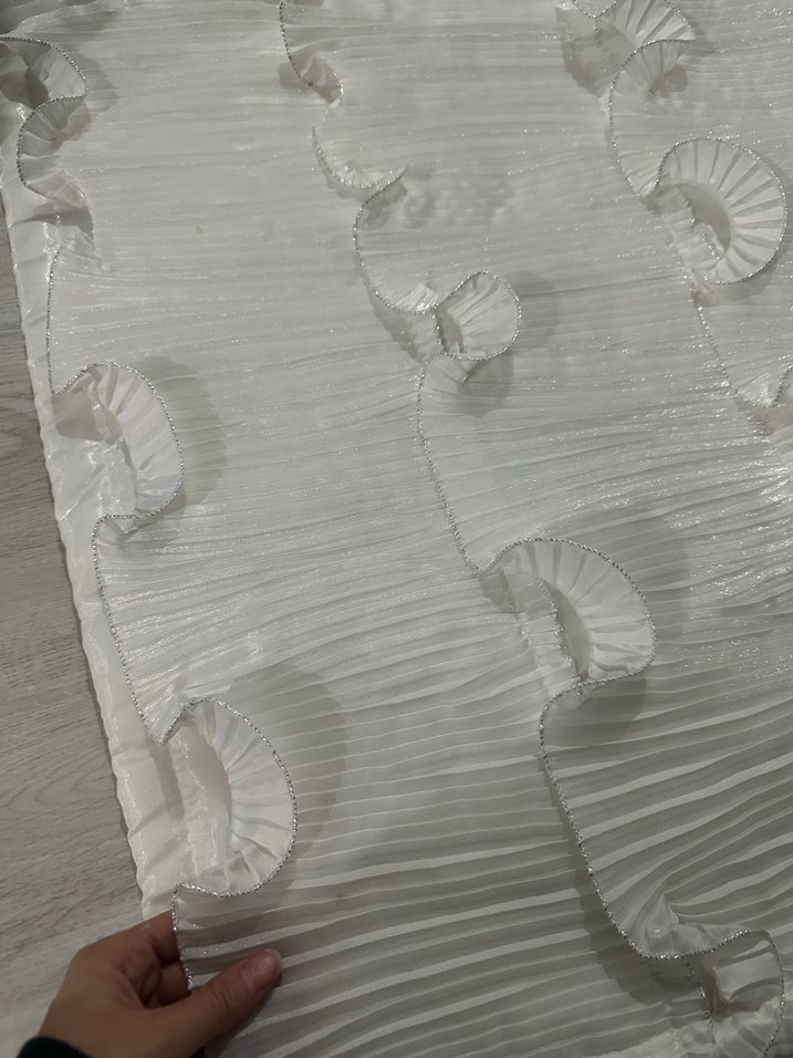 İşlemeli Parlak Beyaz Yatak Örtüsü - Görsel 3