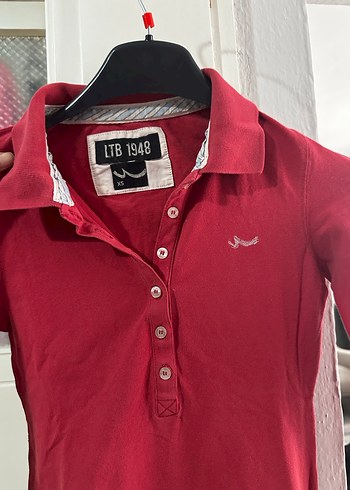 Kırmızı Düğmeli bluz - Görsel 3