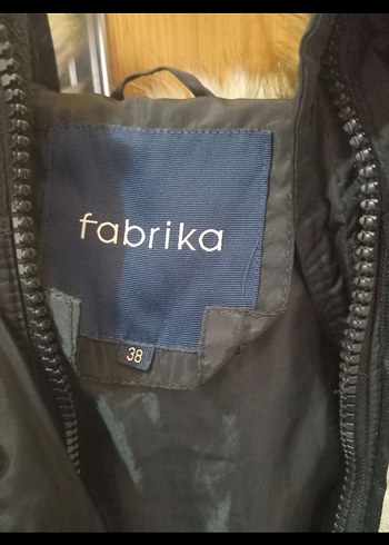 Fabrika Siyah Kapusonlu Kadin Yelek