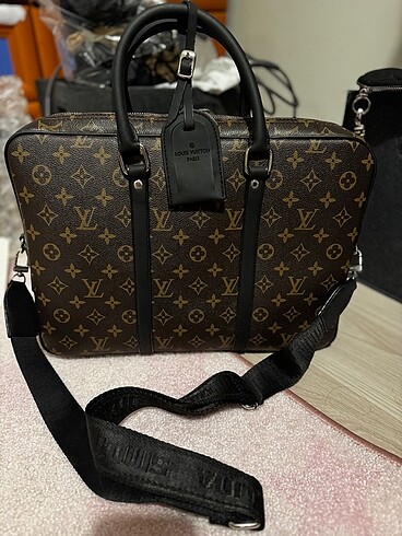 Louis Vuitton Laptop Çantası