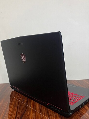 MSI MSİ // İ7-7700HQ // 250 GB M2 // 1TB HDD Gaming Laptop
