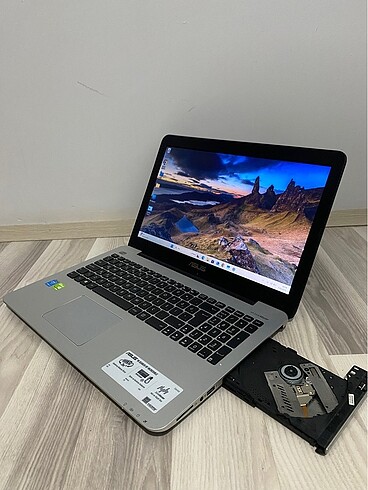 Asus SIFIR AYARINDA SSD?li laptop ASUS
