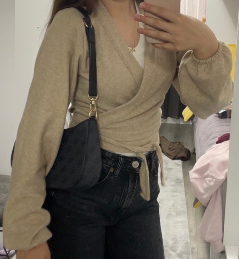 Bej V Yaka Bağlamalı Kadın Bluz - Görsel 2