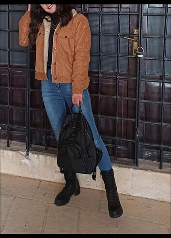 Zara Mont 