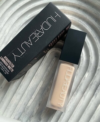 HUDA BEAUTY İTHAL KAPATICI