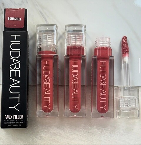 HUDA BEAUTY BOMBSHELL GLOSS