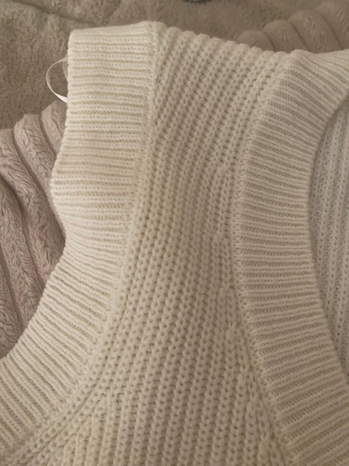 V Yaka Beyaz Kadın Triko Süveter - Görsel 4