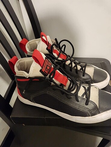 CHUCK TAYLOR ALL STAR