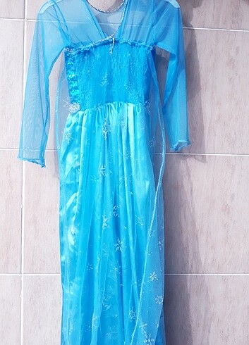 Diğer Elsa elbisesi