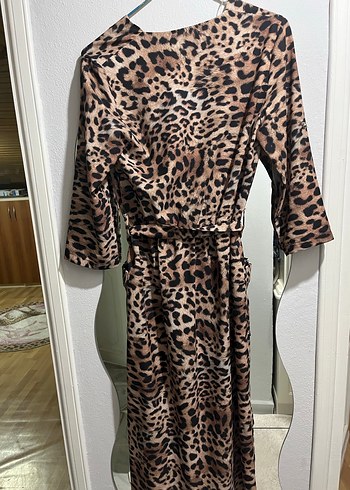 Leopar Desenli Kahverengi Uzun Elbise - Görsel 4