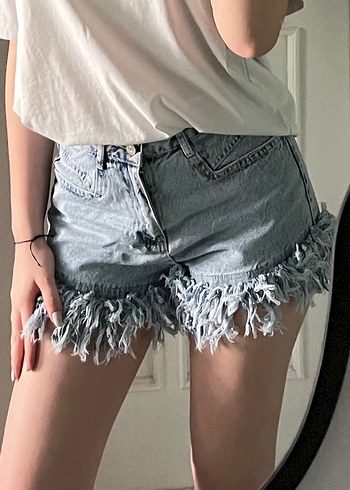 Gri Püsküllü Bağlama Desenli Kot Şort - Görsel 2