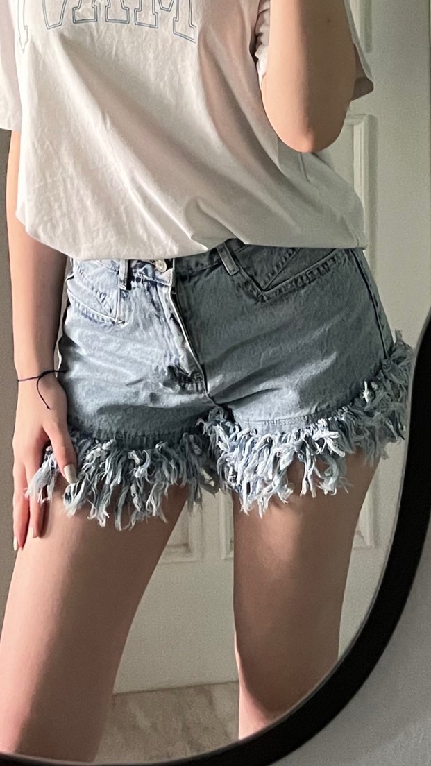 Gri Püsküllü Bağlama Desenli Kot Şort - Görsel 2