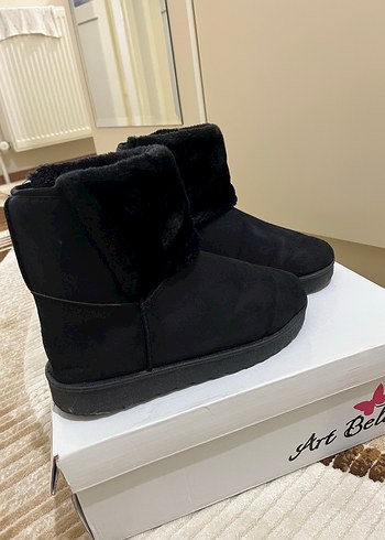 Siyah Kürklü Kadın Ugg Bot - Görsel 3