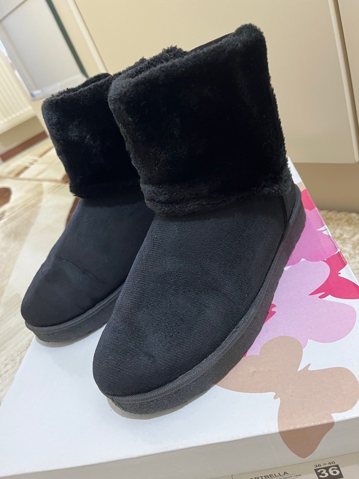 Siyah Kürklü Kadın Ugg Bot - Görsel 2