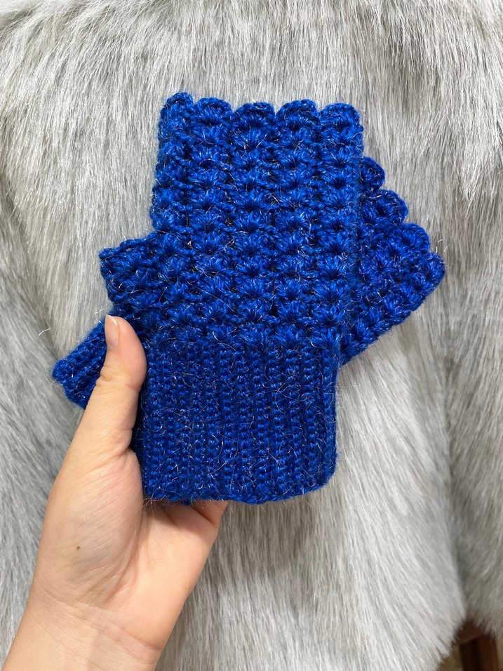 Mavi Örgü Parmaksız Kadın Eldiveni - Görsel 2