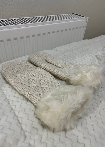 Beyaz Kürklü Örgü Bohem Eldiven - Görsel 2