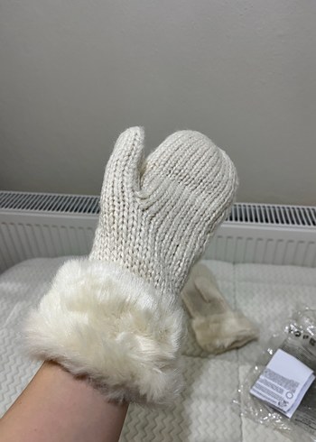 Beyaz Kürklü Örgü Bohem Eldiven - Görsel 4