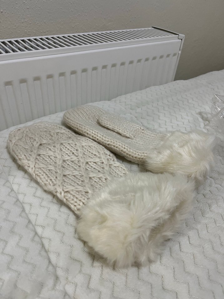 Beyaz Kürklü Örgü Bohem Eldiven - Görsel 2