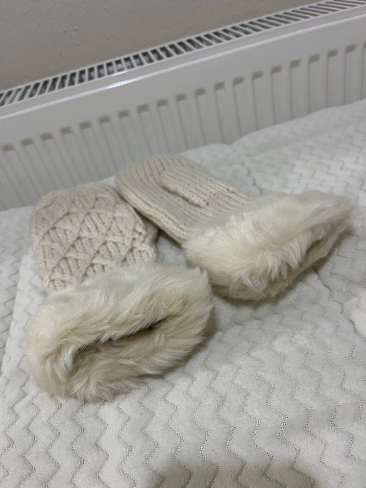Beyaz Kürklü Örgü Bohem Eldiven - Görsel 3