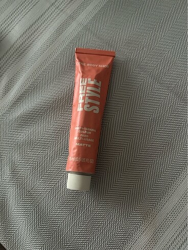 The Body Shop Allık free style Born