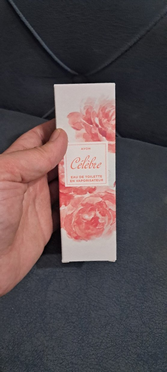 Avon Célébre Kadın Parfümü 50 ml - Görsel 4