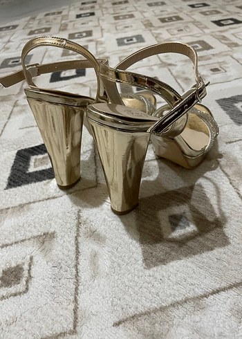 Altın Renkli Tokalı Stiletto Kadın Abiye Ayakkabı - Görsel 3