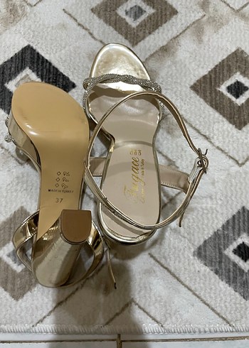 Altın Renkli Tokalı Stiletto Kadın Abiye Ayakkabı - Görsel 4