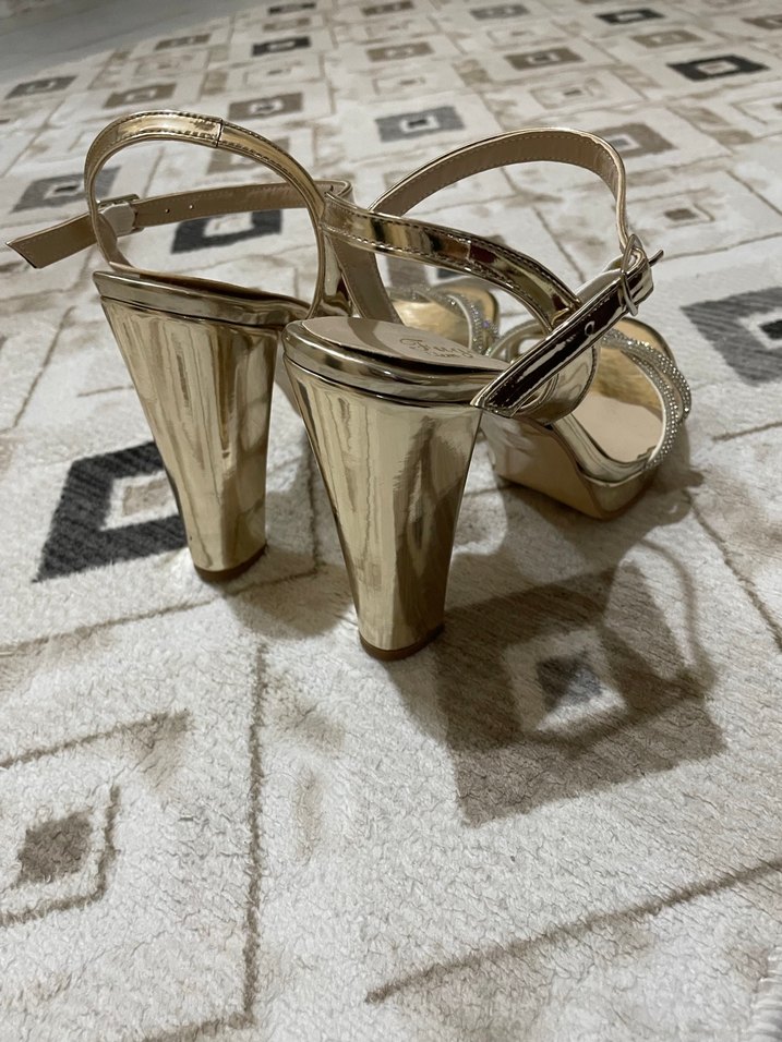 Altın Renkli Tokalı Stiletto Kadın Abiye Ayakkabı - Görsel 3