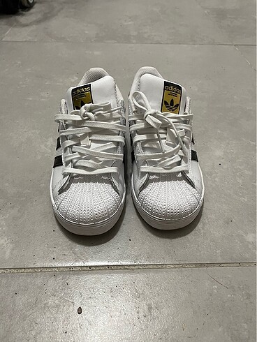 Adidas 2 kez giyildi