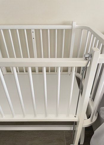 Beyaz Sallanan Bebek Beşiği - Görsel 4