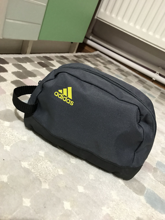 Orjinal Adidas makyaj çantası