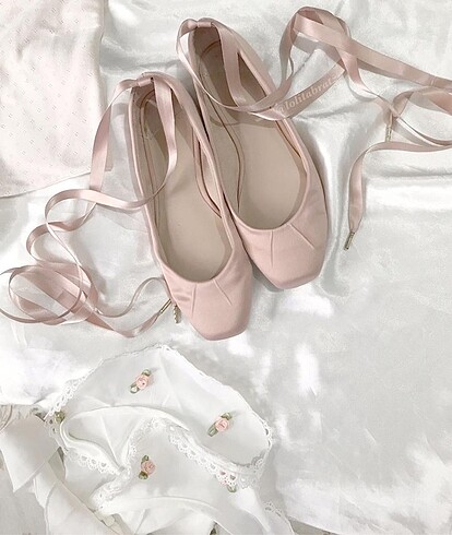 Lolita saten pointe kurdeleli bağlamalı balerin babet