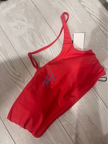 Tommy Hilfiger bikini üstü