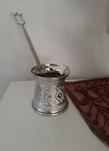 El işlemeli bakir cezve
