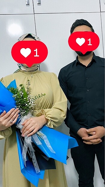 Yeşil beli hem lastikli hem kemerli elbise