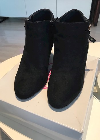 Siyah Süet Topuklu Bot - Görsel 2