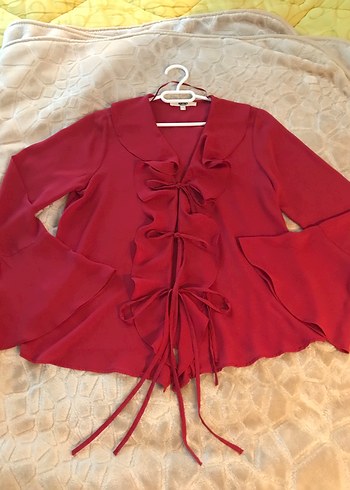 Kırmızı Volanlı Kadın Bluz, V Yaka, Uzun Kollu - Görsel 3