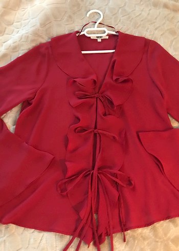 Kırmızı Volanlı Kadın Bluz, V Yaka, Uzun Kollu - Görsel 4