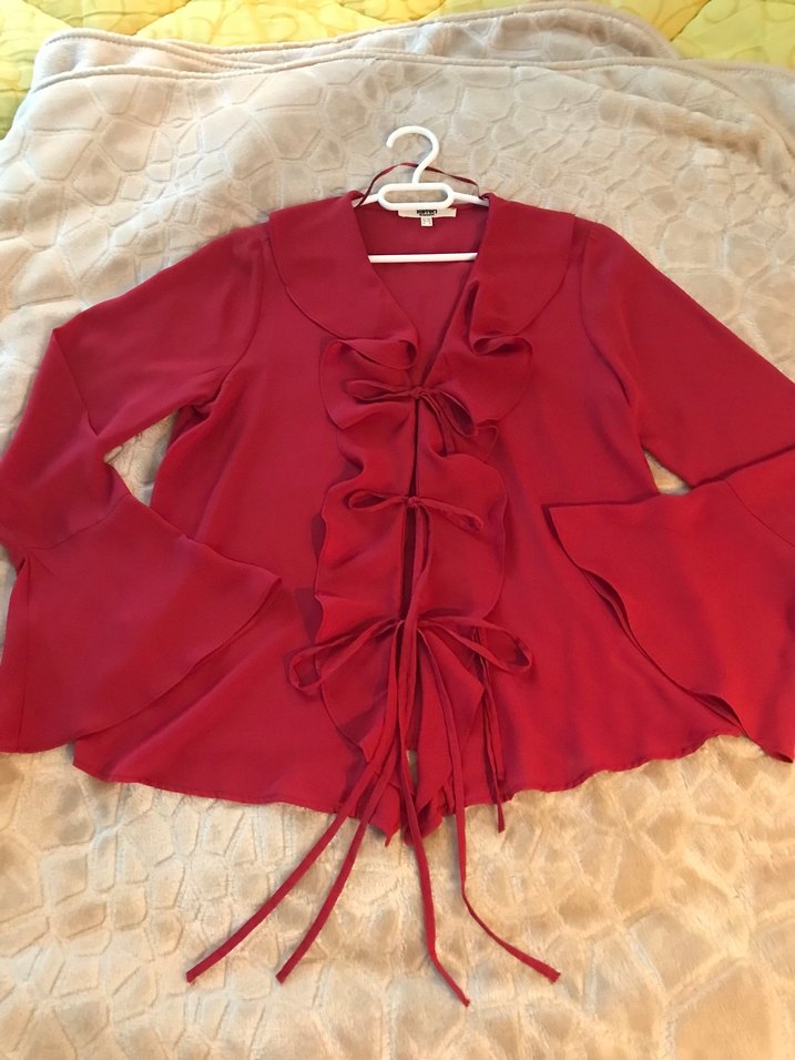 Kırmızı Volanlı Kadın Bluz, V Yaka, Uzun Kollu - Görsel 2
