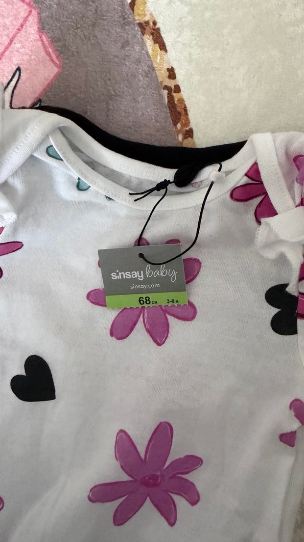 Uzun Kollu Siyah ve çiçekli beyaz Bebek Body - Görsel 3