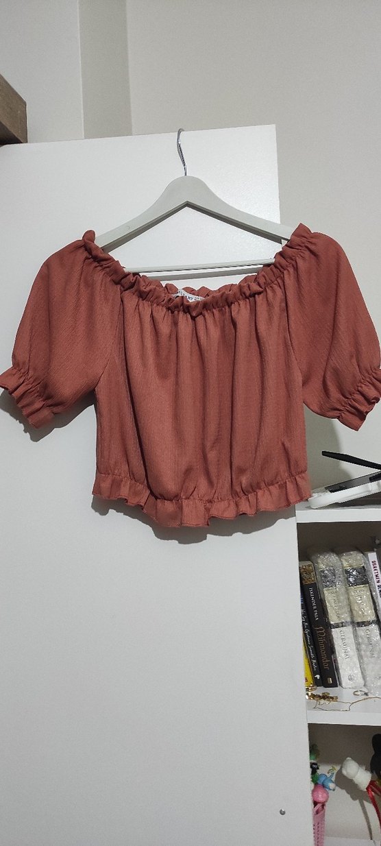 Kısa Kollu Fırfırlı  Bluz - Görsel 2