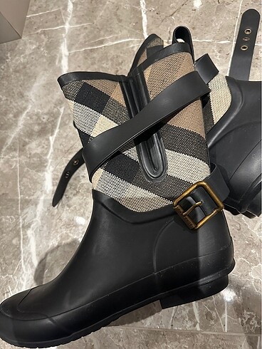 35 Beden Burberry yağmur botu