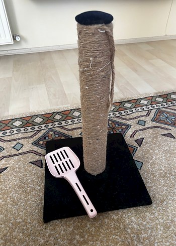 Kahverengi Kedi Tırmalama Tahtası ve Kedi Küreği