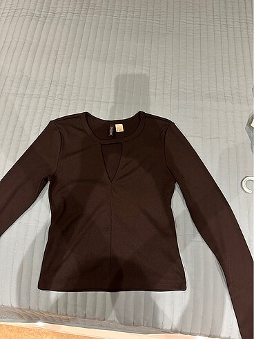 Siyah pencere detaylı bluz