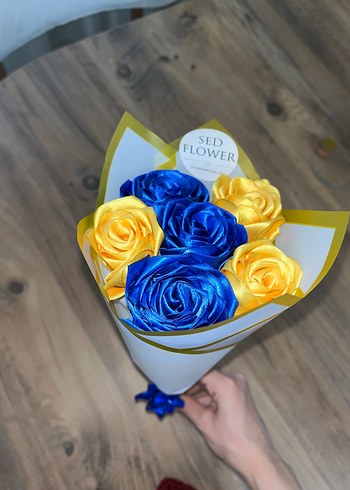 Beden mavi Renk Sarı ve Mavi Fenerbahçeli çiçek buketi