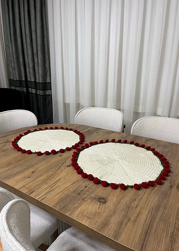  Beden Kırmızı Kurdeleli Örgü Çiçek Buketi