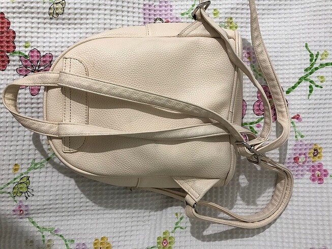  Beden Pull bear sırt çantası
