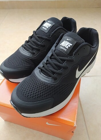 Erkek Nike spor ayakkabı 