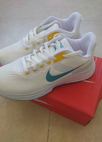 41 Beden beyaz Renk Nike erkek spor ayakkabı