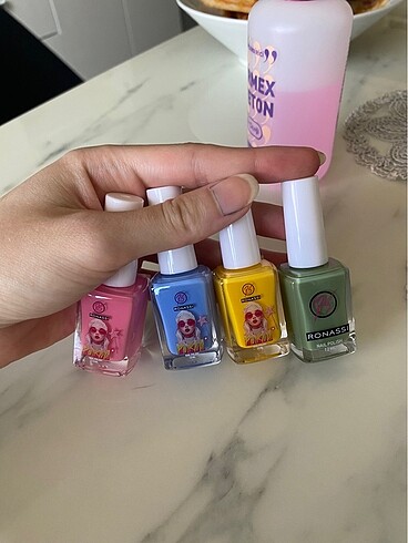 Diğer Oje pembe mavi sarı yeşil
